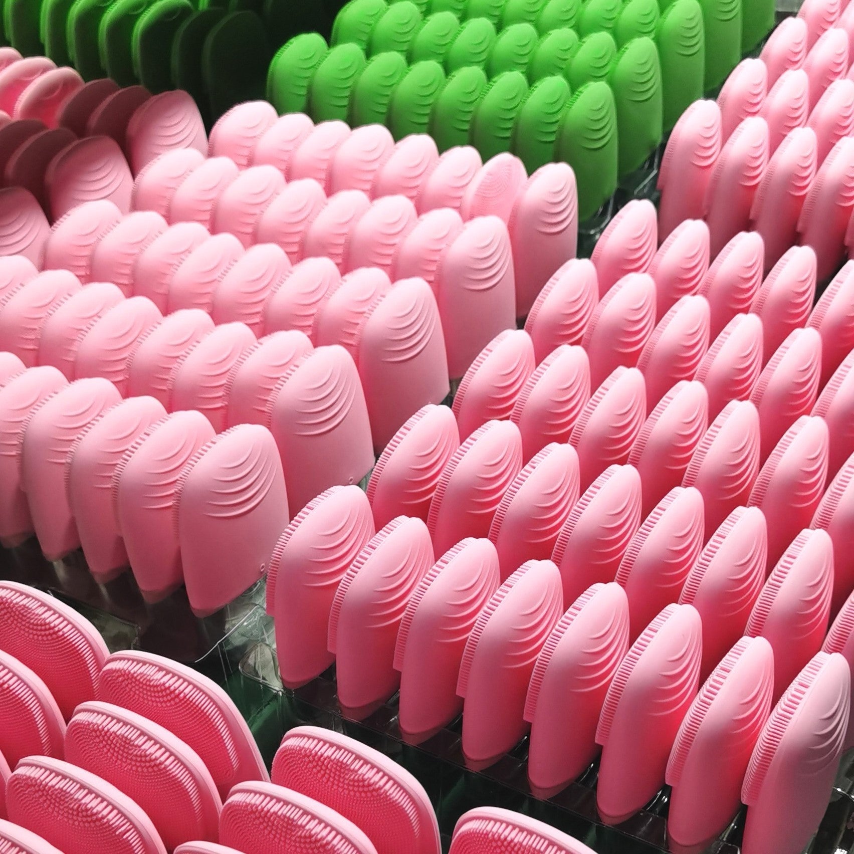 Mini brosse nettoyante électrique en siliconeWENDY BEAUTY